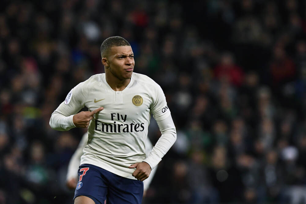 海港爱囤边后卫！也说明穆帅懂球 伤你十指，不如断你一指